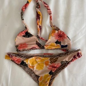 Small acacia bikini set
